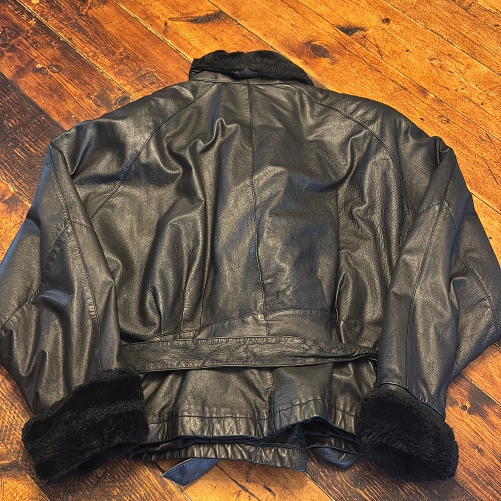 Vintage Wilson’s Belted Crop Leather Jacket and faux fur trim size large - Picture 7 of 7